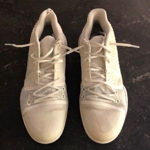 Nike Kyrie 3 Triple White